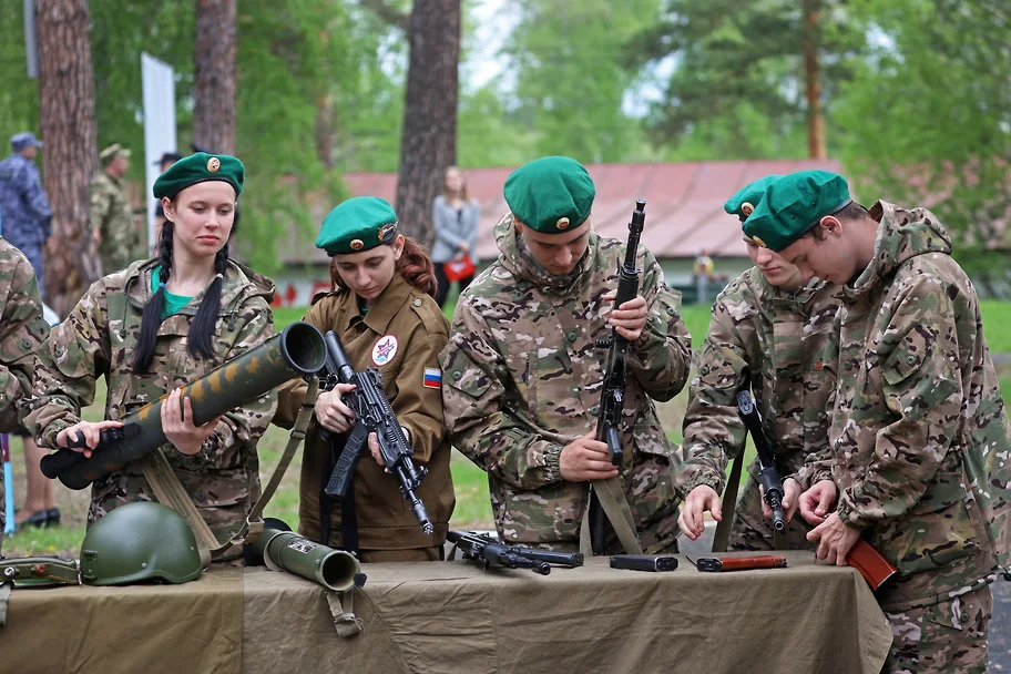 На Алтае для школ закупят макеты гранат и оружия для нового предмета ОБЗР