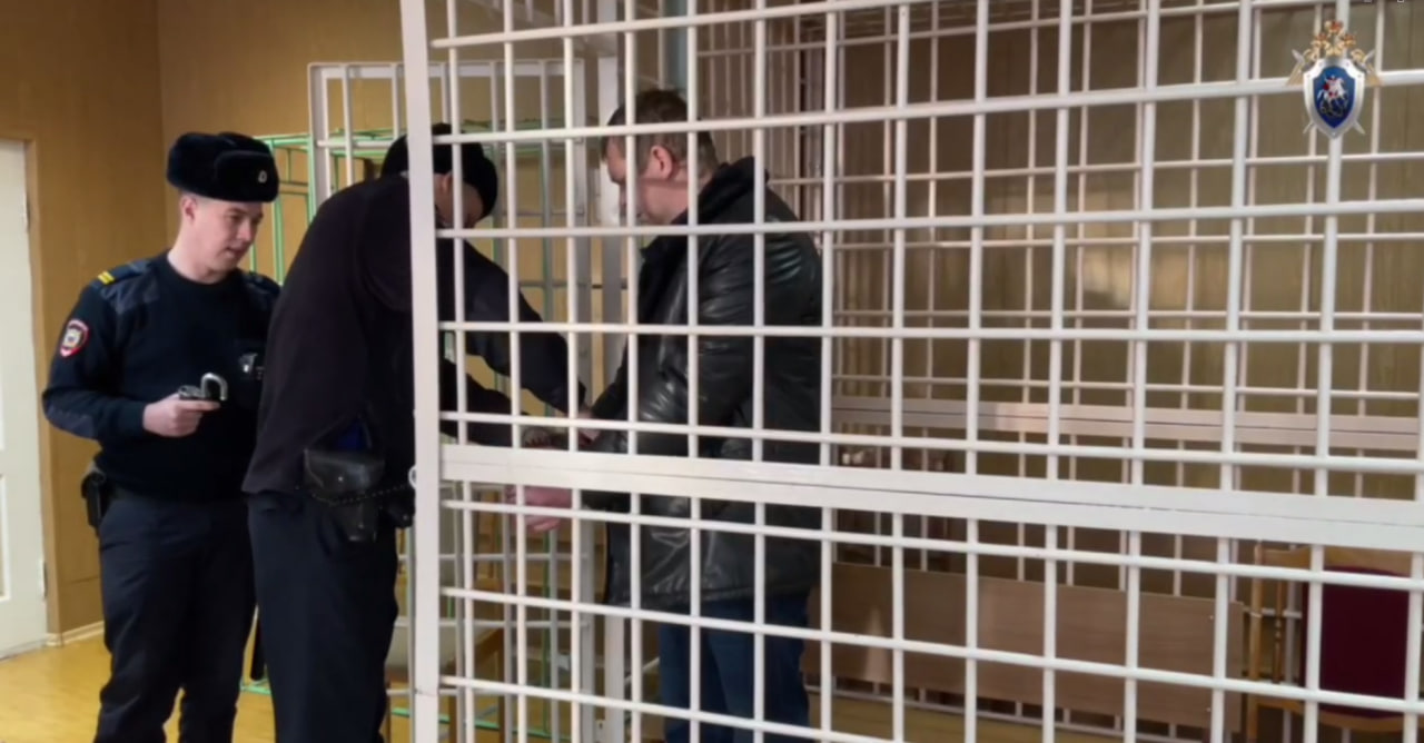Сотрудника Минздрава Чувашии лишили свободы на шесть лет за взятки и мошенничество