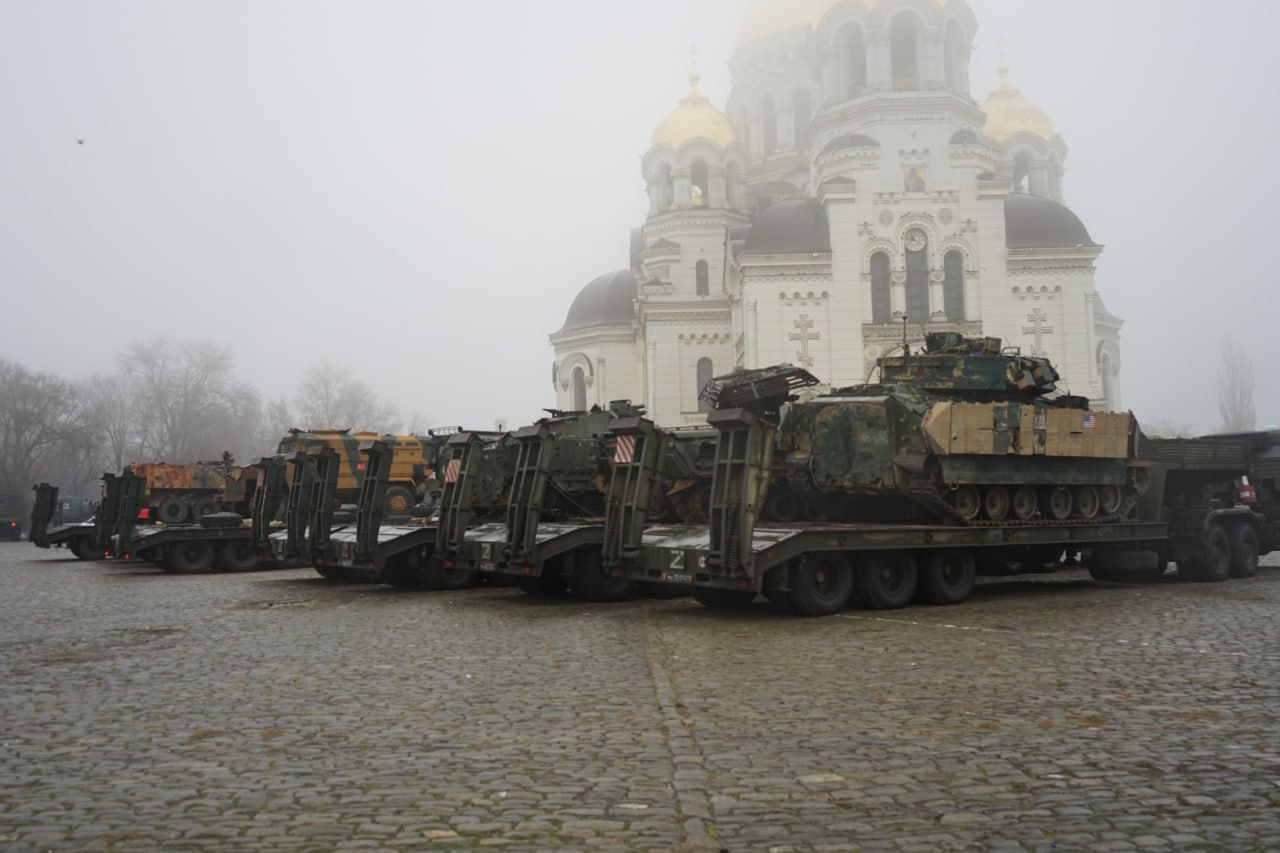 В Новочеркасске открылась передвижная выставка трофейной военной техники НАТО и ВСУ