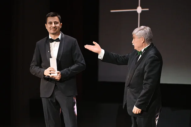 «Коммерсантъ» получил премию «Люди слова» в номинации «Аналитическое медиа года»