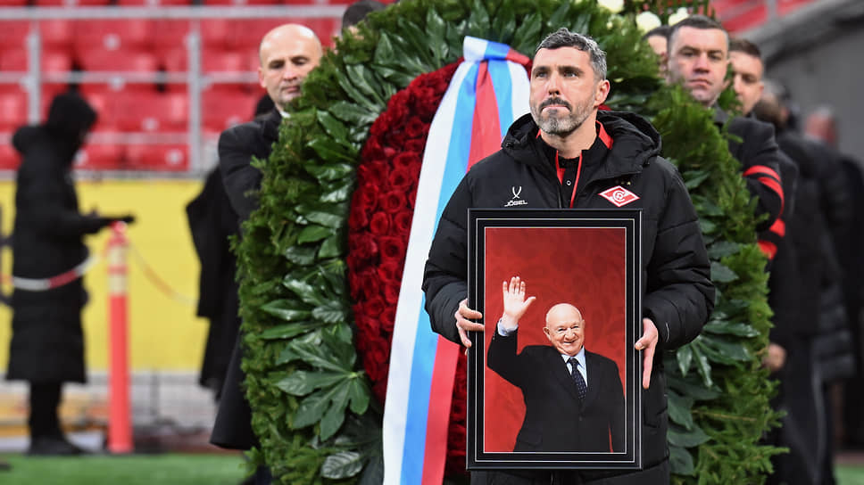 В Москве простились с легендарным футболистом Никитой Симоняном