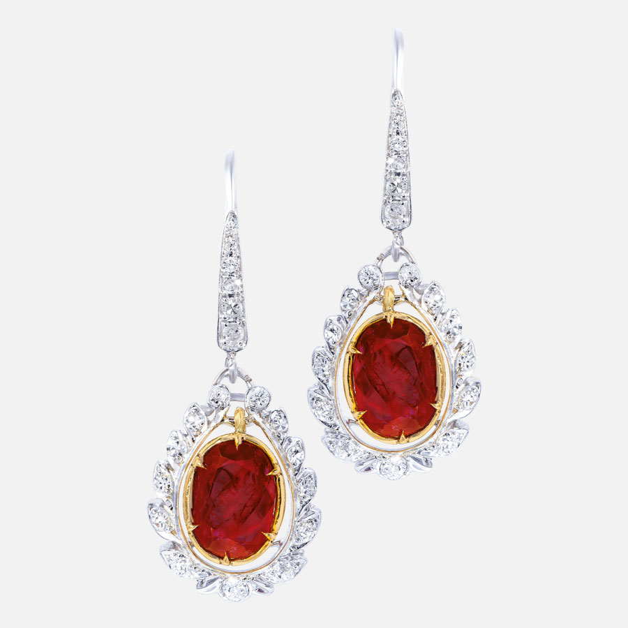  Christie’s, серьги из серебра и золота с бирманскими рубинами весом 3,28 и 2,65 карат и бриллиантами, эстимейт CHF 10 – 15 тыс. (лот 32 на торгах Magnificent Jewels, 12 ноября 2019 года)