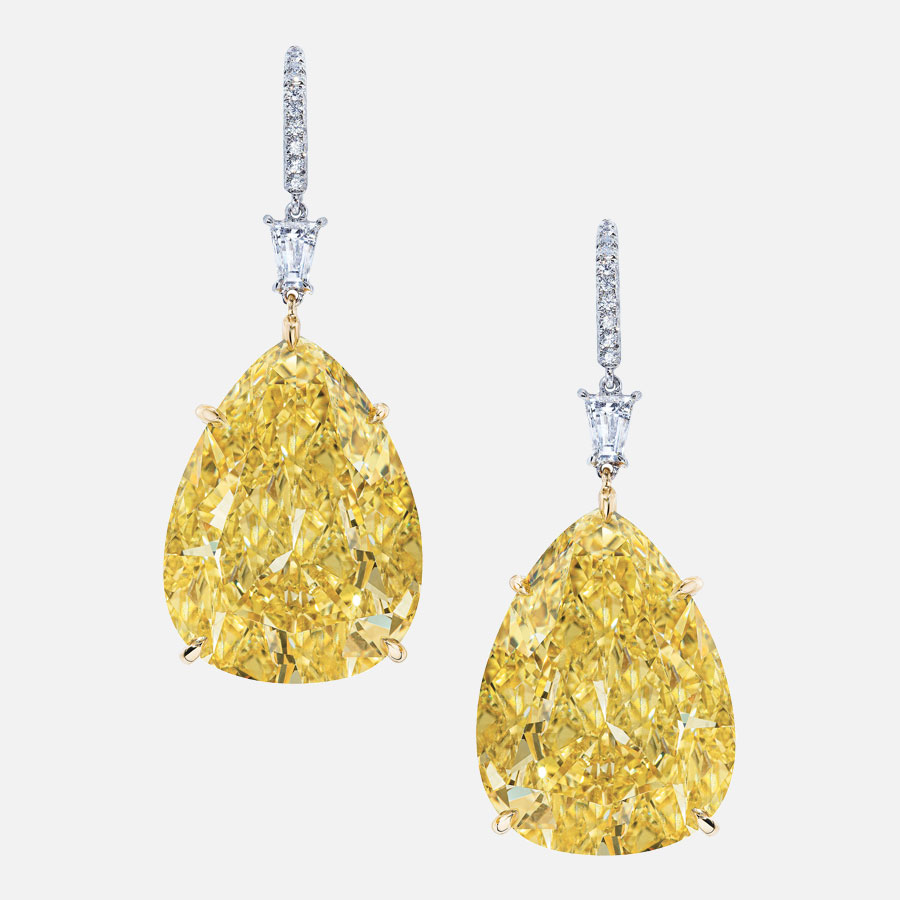 Christie’s, серьги из платины с бесцветными и желтыми бриллиантами цвета Fancy Deep Yellow весом 16,21 карат каждый, эстимейт CHF 250-350 тыс. (лот 148 на торгах Magnificent Jewels, 12 ноября 2019 года)