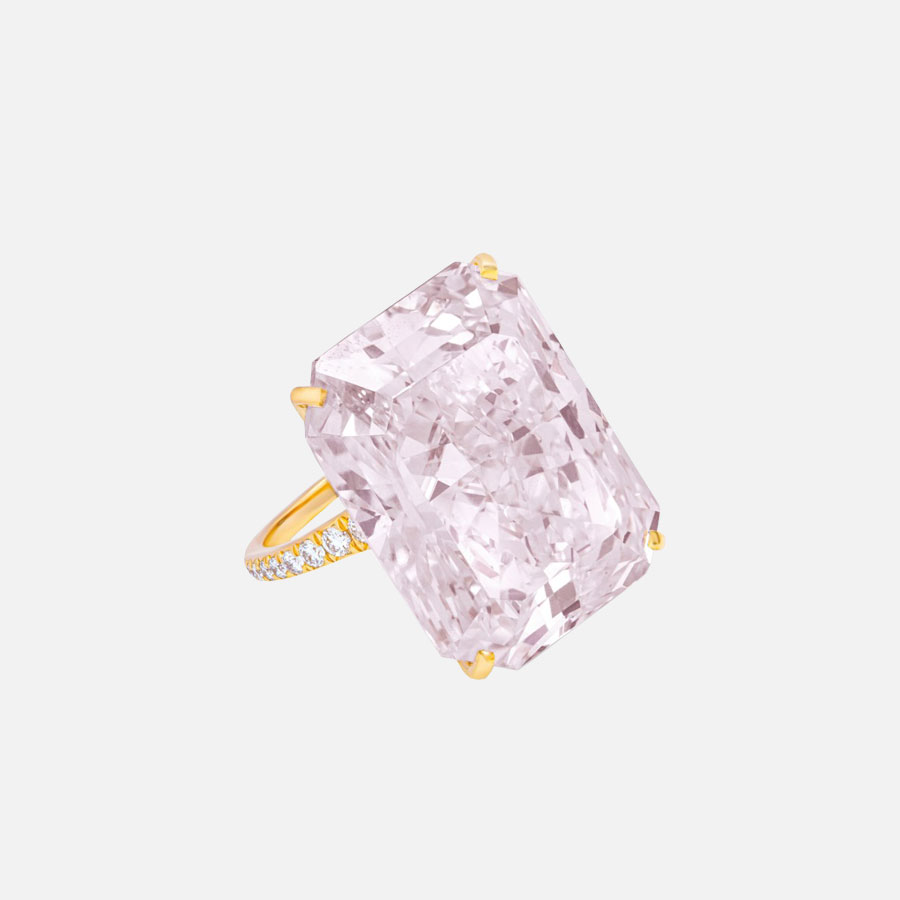 Christies, кольцо из золота с бесцветными и розовым бриллиантом цвета Fancy Light Purplish Pink весом 32,49 карат, эстимейт CHF 1,7 – 2,2 млн (лот 176 на торгах Magnificent Jewels, 12 ноября 2019 года)