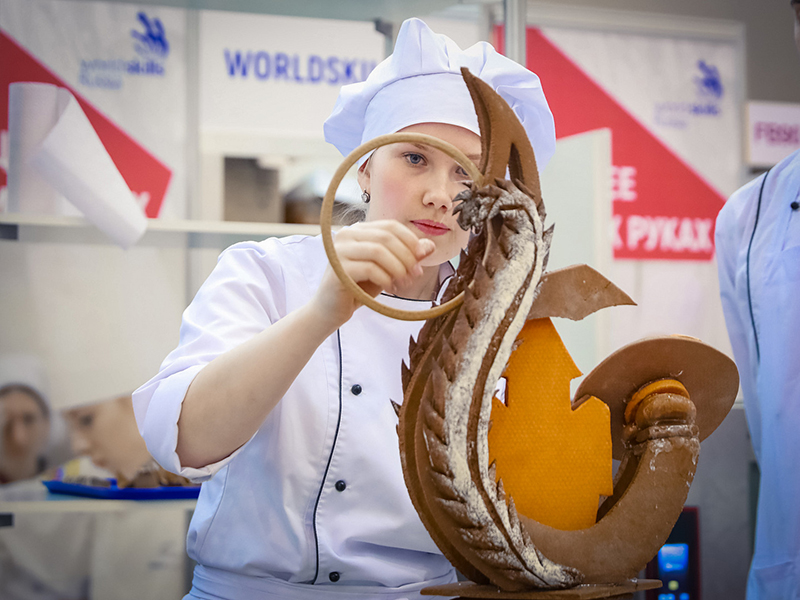 Medallion of Excellence Дарьи Мальцевой (в центре) на WorldSkills  — общая победа хлебокомбината «СМАК» и ЕЭТК 