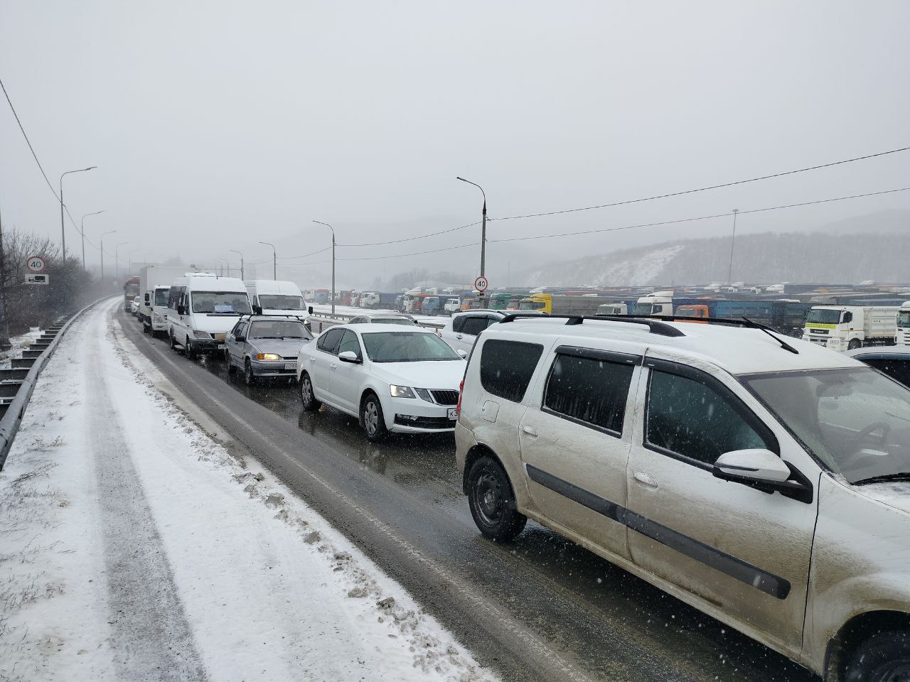 Пробка на перевале Волчьи ворота под Новороссийском