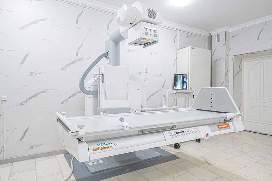 Рентген-аппарат SIEMENS Healthineers Luminos dRF Max — это мощное и мобильное оборудование, оснащённое поворотным столом на 90 градусов для удобства пациента