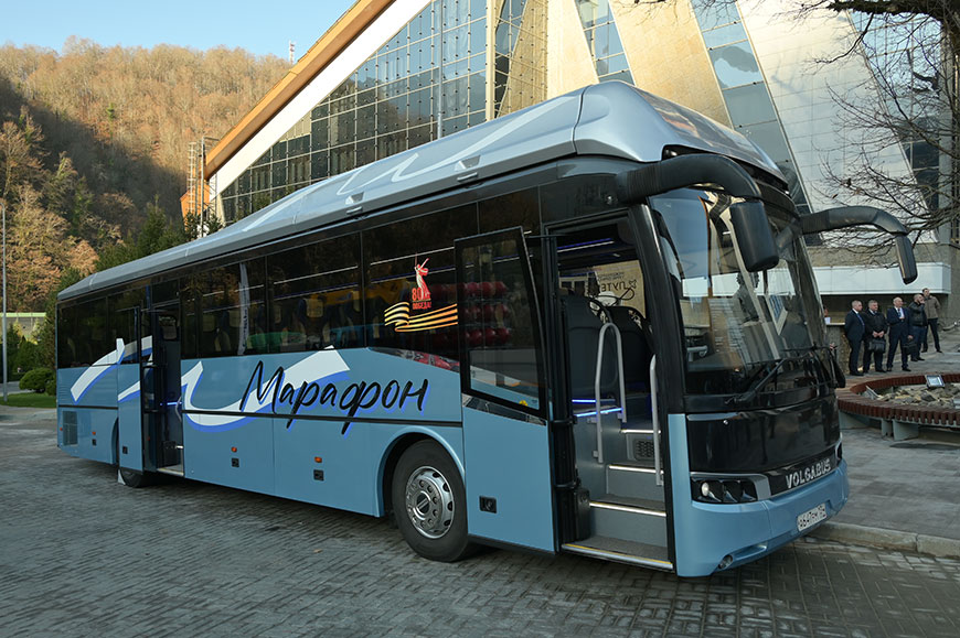 Перед началом пленарного заседания участники форума осмотрели экспозицию транспорта на природном газе. На экологически чистом топливе в городах Краснодарского края курсирует порядка 1,1 тыс. автобусов