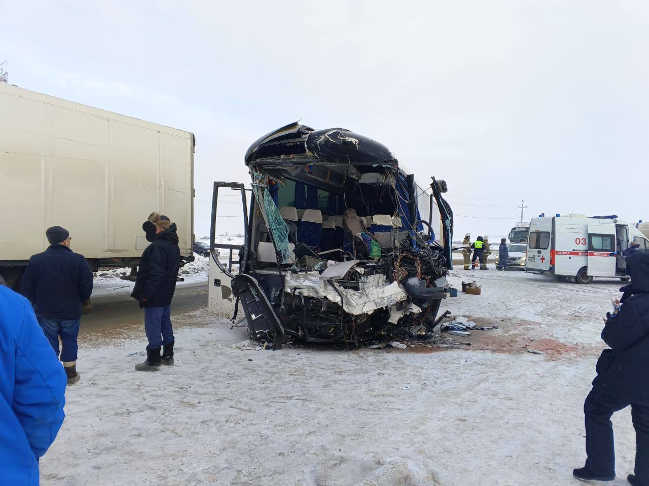 В Самарской области автобус с 30 пассажирами столкнулся с грузовиком –  Коммерсантъ Самара