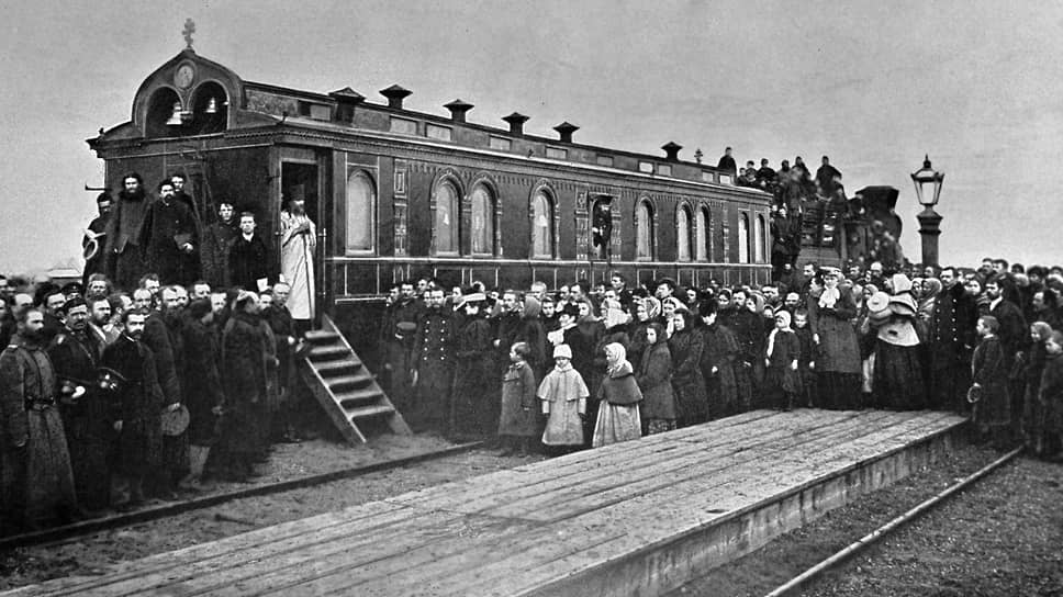 Служба возле вагона-церкви на Западно-Сибирской железной дороге. Фото из коллекции А. П. Чехова