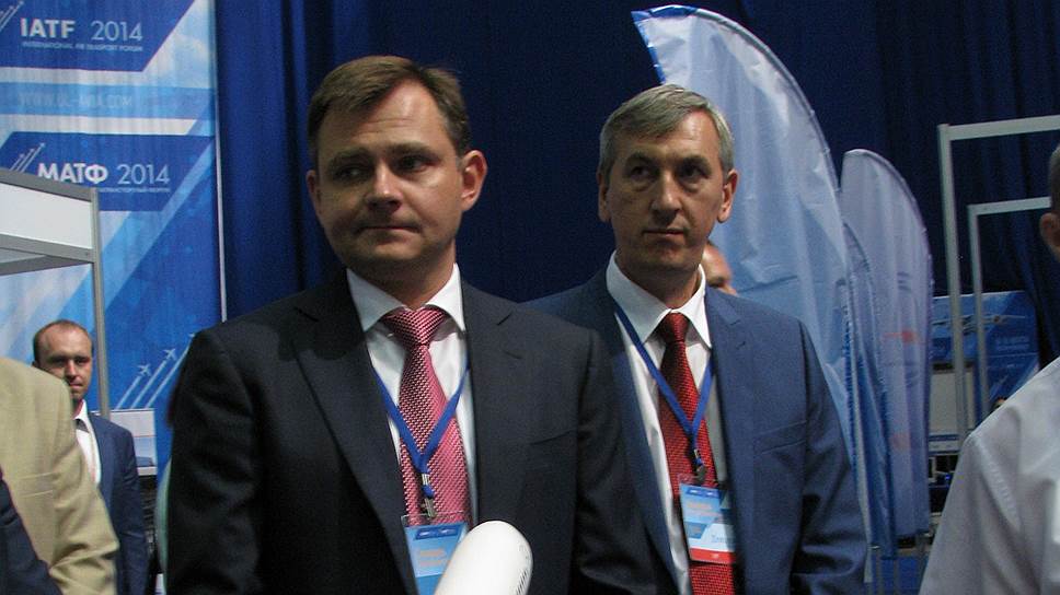 Юрий Слюсарь (слева) полагает, что инициатива правительства даст долгожданную серийность 
для самолетов Ту&amp;#8209;204СМ и позволит гарантировать транспортную безопасность в случае наступления часа «Ч»