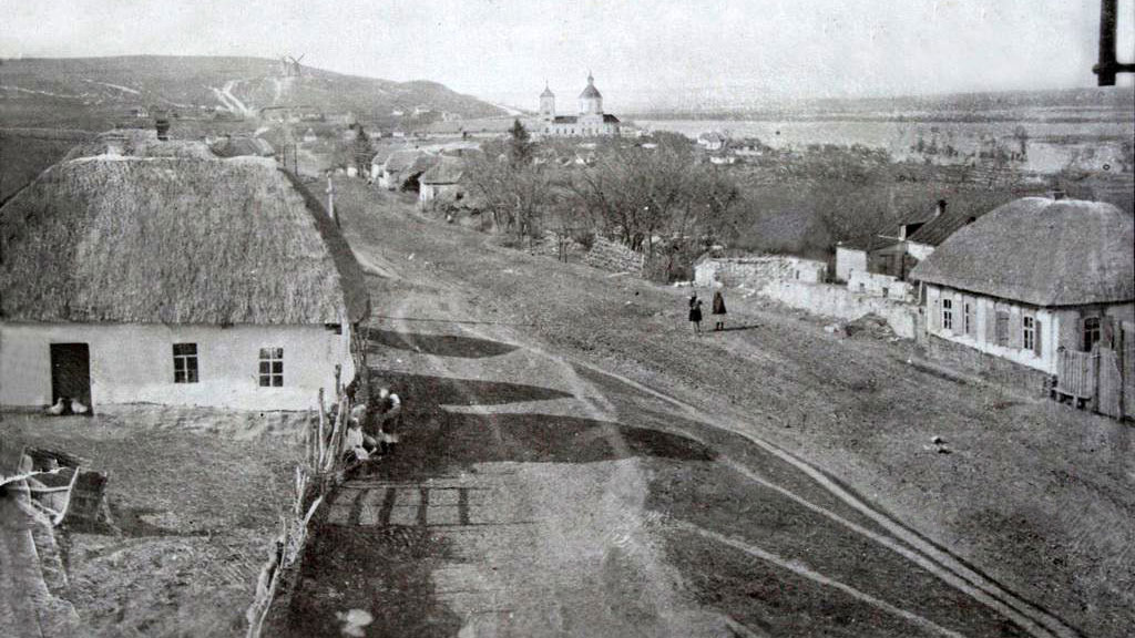 Типичный сельский пейзаж губернии (село Костомарово)