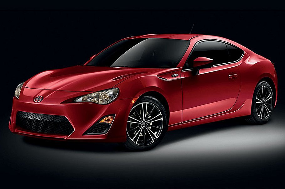 Scion FR-S будет представлять собой копию Toyota GT 86 для рынка США. FR-S станет топовой моделью этого тойотовского суббренда, предлагающего в Америке недорогие и компактные модели со спортивным, молодежным имиджем. 