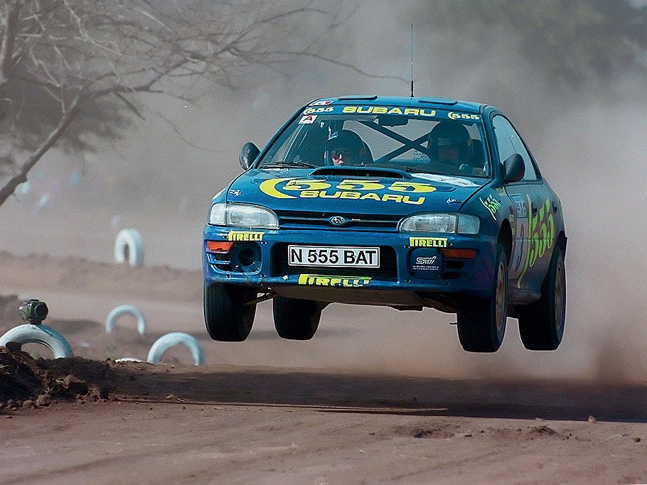 Синий и желтый являлись цвета фирменными цветами гоночной команды Subaru World Rally Team, участницы
чемпионата WRC. Красовавшиеся на автомоби-
лях отличительные цвета – синий и желтый –
были цветами главного спонсора команды,
бренда «State Express 555». Эта марка сигарет,
выпускаемая компанией British American Tobacco, достаточно популярна в Азии