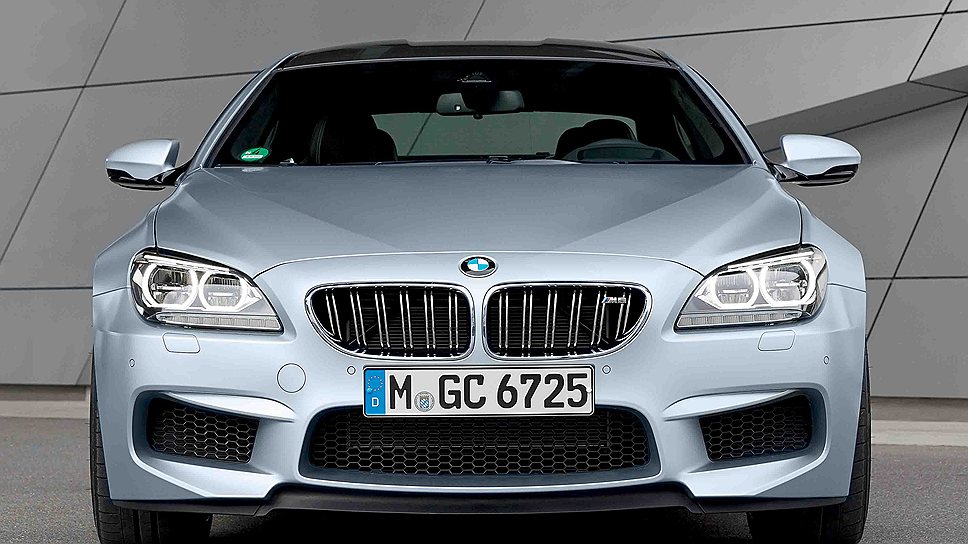 BMW M6 Grand Coupe в стандартной комплектации оснащен системой динамической регулировки жесткости амортизаторов, созданной специально для линейки автомобилей М, и гидравлическим реечным механизмом рулевого управления M Servotronic с переменной степенью усиления.