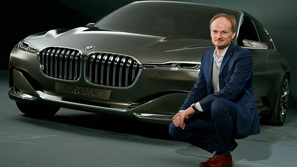 Михаэль Херрлер – дизайнер пользовательского интерфейса BMW. Как и структура дисплеев, органичным образом являющаяся продолжением приборной панели, так и новые плоские фары BMW Laserlight лаконично вписываются в образ Future Luxury. Благодаря лазерной технологии такие фары в десять раз ярче светодиодных, при этом экономичны и компактны.  