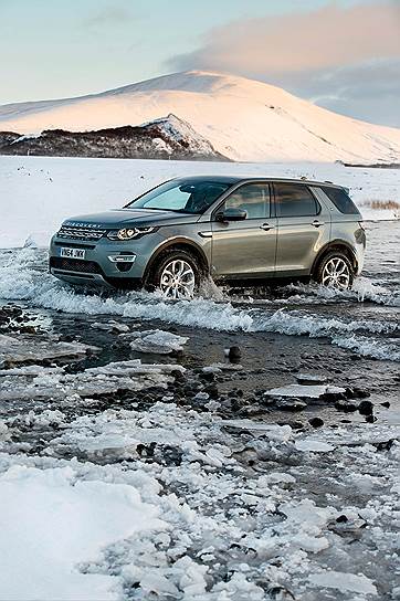 Премьера Discovery Sport с трансляцией по всему миру прошла в космопорте America в Нью-Мексико. Британский внедорожник по сумме инноваций успели сравнить с аппаратом для космических путешествий SpaceShipTwo, хотя он и маскируется под универсальный автомобиль на пять-семь человек для активного отдыха и повседневных задач. 