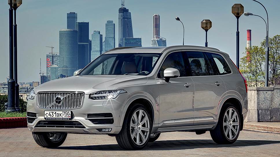 Электронное облако, накрывающее XC90, дает возможность пользоваться различными приложениями для передачи музыки или выбора ресторанов в месте назначения или первой в мире встроенной системой поиска и оплаты места на парковке Park &amp; Pay. 