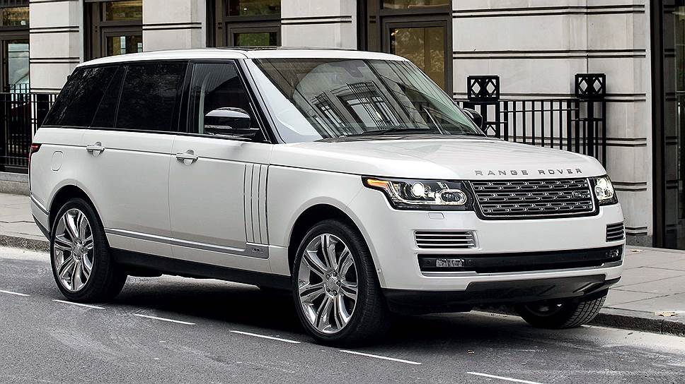 Сравнивать этот автомобиль с лимузином вполне логично, учитывая, что Range Rover Long предлагается в самых роскошных и полных комплектациях - Autobiography и SV Autobiography.