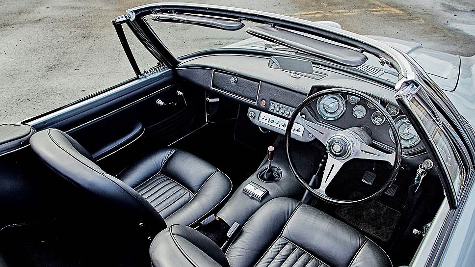 Всего с 1963 по 1970 год изготовили 828 купе и 125 спайдеров Maserati Mistral. Дизайн купе разработал Пьетро Фруа, а спайдер -- Джованни Минелотти. Кузова поставляло специализированное ателье Maggora из Турина, закрывшееся совсем недавно, в 200 году. 