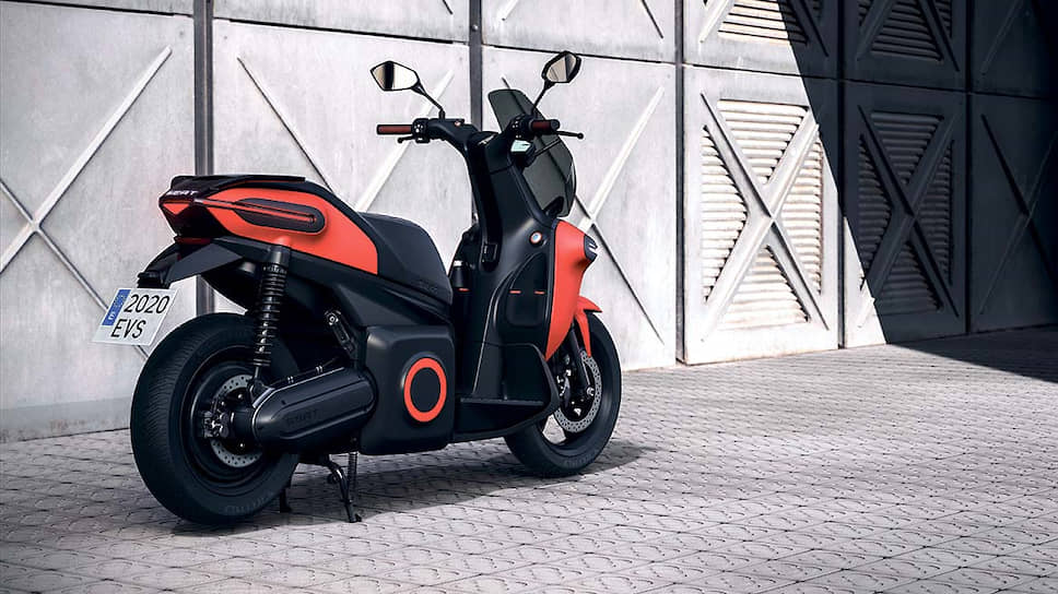 По словам руководителя подразделения Seat Urban Mobility Лукаса Касасноваса, создание e-Scooter – это ответ на общественный запрос, касающийся организации более гибкой городской транспортной системы.