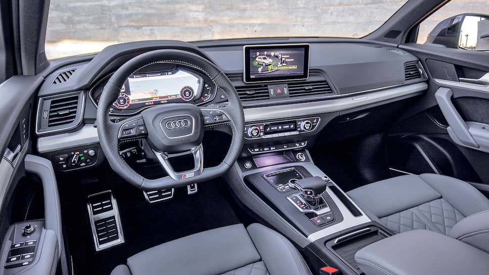 Audi Q5 оснащен персональным самообучающимся ассистентом маршрута. Навигационная система отслеживает маршруты и пункты назначения, которые обычно выбирает водитель, соотносит их с текущим местоположением автомобиля и предлагает ему оптимальный маршрут движения для следующей поездки, причем делает это даже при выключенной функции ведения по маршруту.