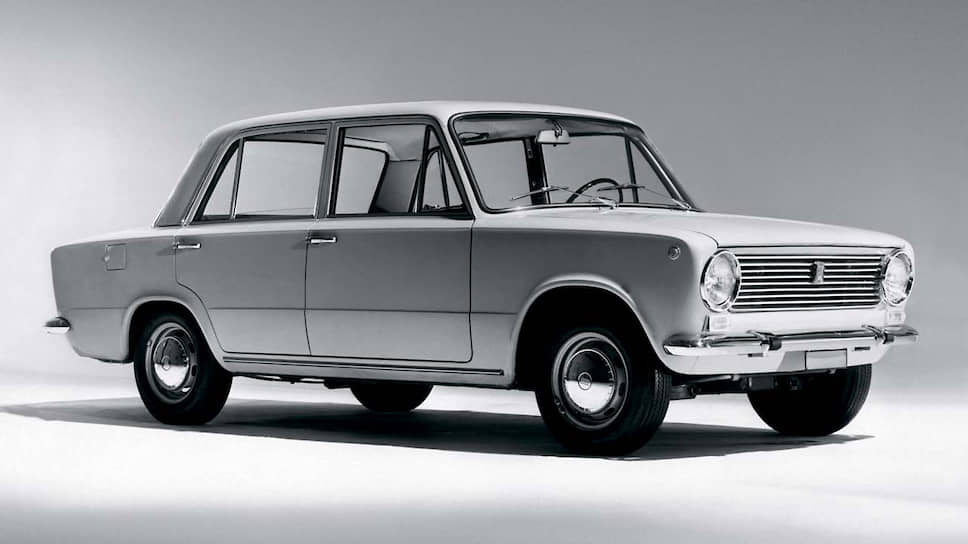 Итальянский FIAT-124 в чистом виде. Внешние отличия: дверные ручки под естественный хват руки, более низкий дорожный просвет и отсутствие «клыков» на бамперах. Модель с индексом 124 и ее различные модификации выпускались с 1966 по 1974 год. По лицензии автомобиль производился также в Испании, Южной Корее, Индии и Турции.
