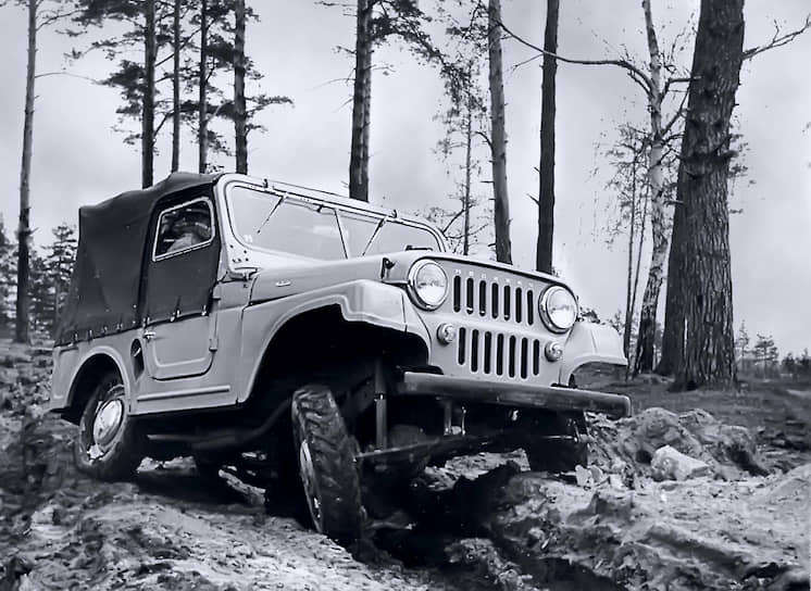 Сравнительные испытания «Москвича» на полигоне в Бронницах осенью 1958 года выявили худшие, чем у Willys MB и ГАЗ-69, конструктивные параметры проходимости, а также эксплуатационные качества, но при этом он хорошо шел по болоту, а еще оказался экономичным и надежным. 