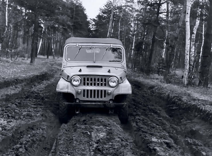 Весной 1959 года построили два опытных экземпляра 415-го с металлическими дверцами, «двухэтажной» облицовкой радиатора и надписью «Москвич» на решетке. Оба также испытывались на армейском полигоне в Бронницах.