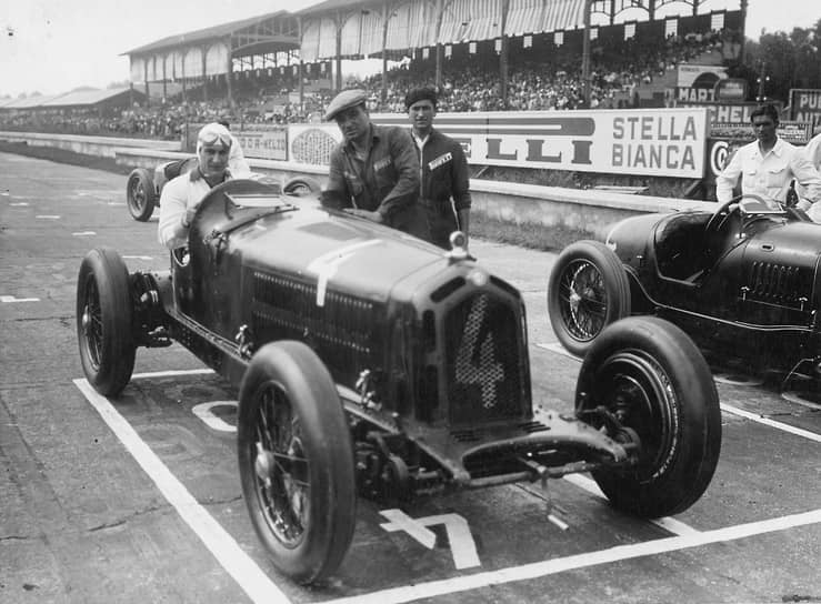 Автогонщик Антонио Бривио на Alfa Romeo 8C на старте пятого Гран-при Монцы, 1932 год. Предоставлено Fondazione Pirelli