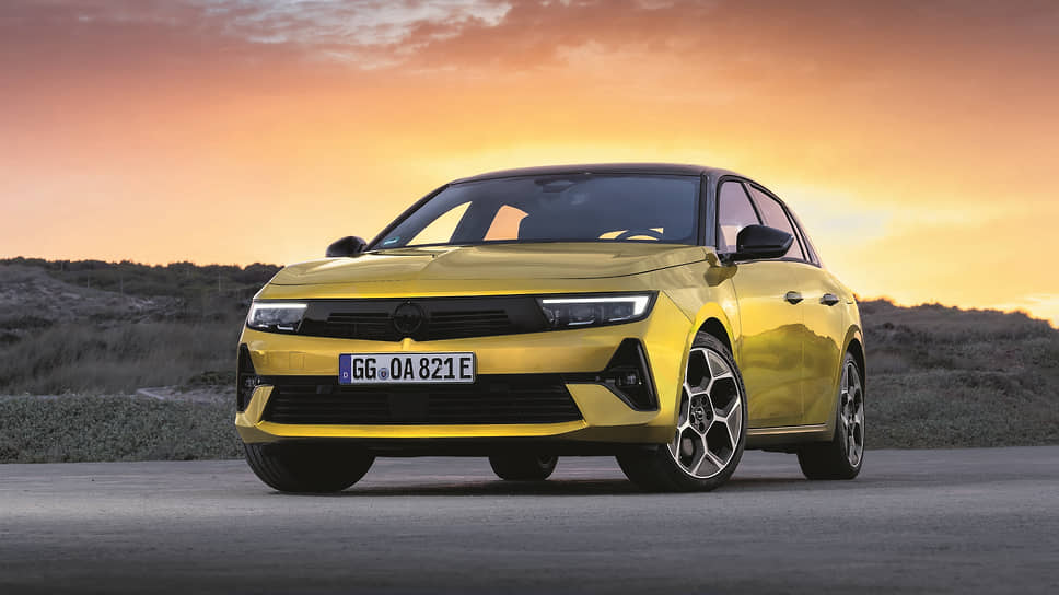 Opel Astra демонстрирует Vizor. Так называется утвержденное главным фирменным стилистом Марком Адамсом козырное дизайнерское решение для новинок обозримого будущего: передние части кузовов напоминают визоры шлемов