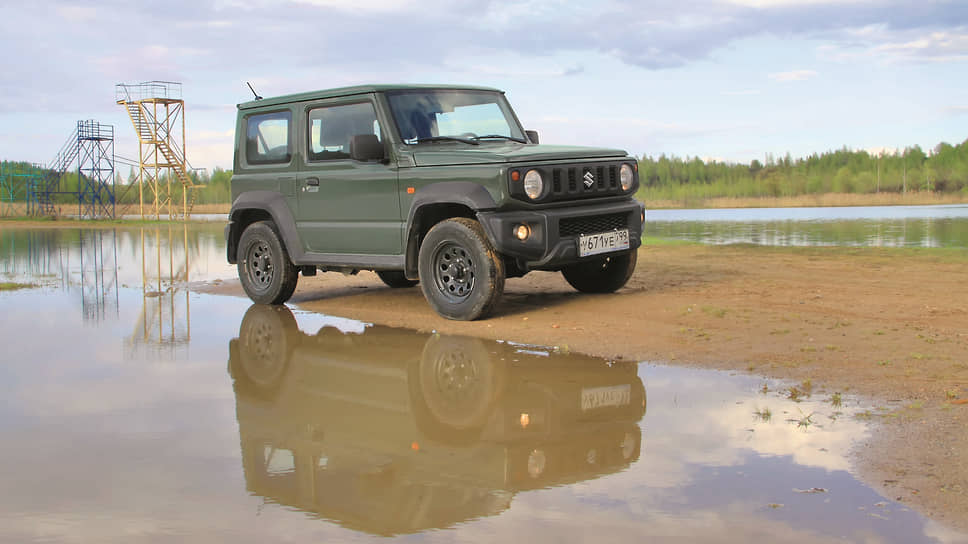 Паспортная глубина преодолеваемого брода у Suzuki Jimny — в районе полуметра. Но в сети полно фотографий и видео, где машина погружается в воду буквально по фары, но остается при этом на ходу