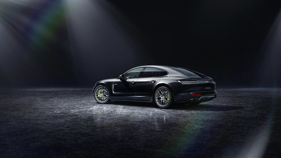 Porsche Panamera 4 E-Hybrid Platinum Edition