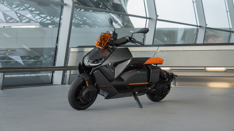 BMW CE 04
