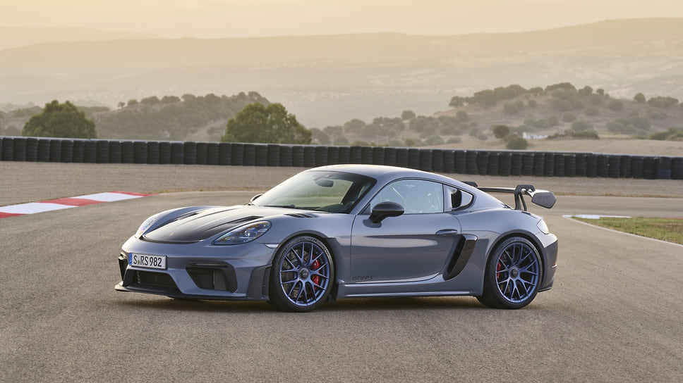 Porsche 718 Cayman GT4 RS Weissach Package