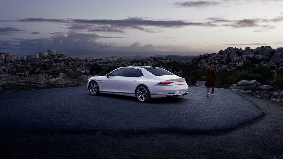 Genesis G90 Long Wheelbase