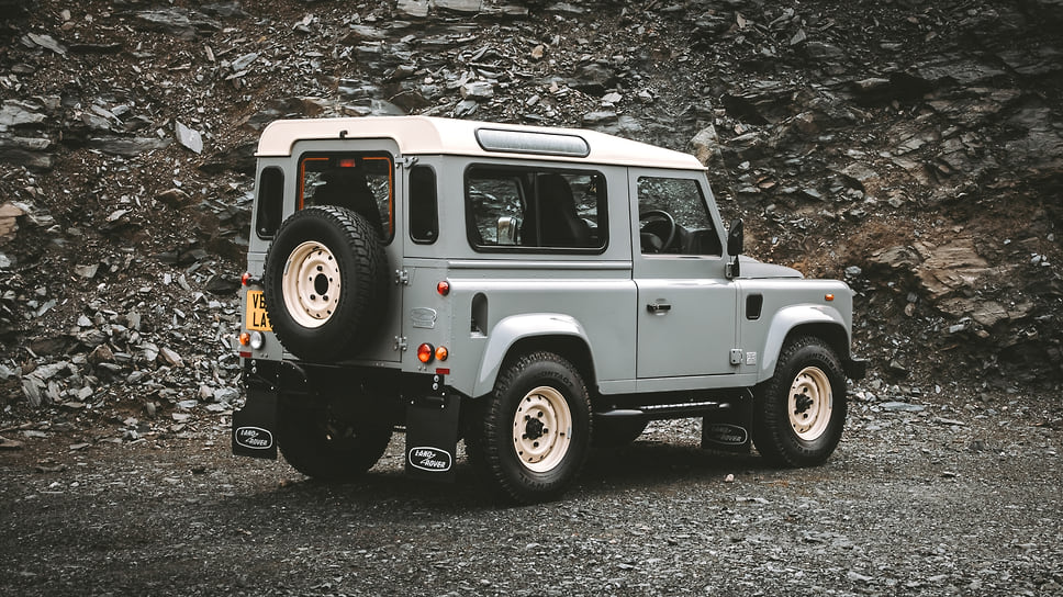 Land Rover Defender Works V8 Islay Edition