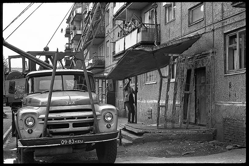 Владимир Воробьев, Демонтаж подъездного козырька. Междуреченск, 1981