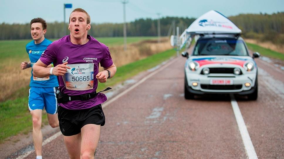 Третий всемирный благотворительный марафон Wings For Life World Run состоялся одновременно в 35 городах мира 3 мая 2015 года, российский этап забега прошел в Коломне. Особенностью этого марафона является мобильный финиш: спустя 30 минут после старта вслед за участниками выезжает специальный автомобиль-кетчер, выступающий в роли мобильной финишной черты. В Коломне это был MINI Countryman. Как только он догонял бегуна, срабатывал датчик, и марафон для этого конкретного человека заканчивался