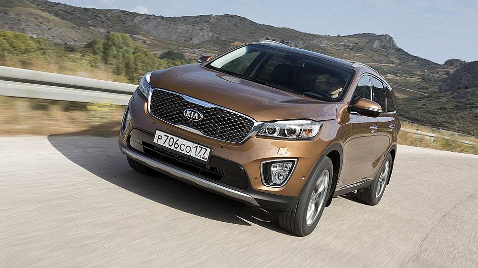 Покупатель Sorento Prime может выбирать между дизелем и двумя бензиновыми моторами — 188-сильным объемом 2,4 л и 250-сильным 3,3-литровым. Коробка передач — только 6-ступенчатый автомат, привод — только постоянный полный, с возможностью блокировки межосевой муфты.