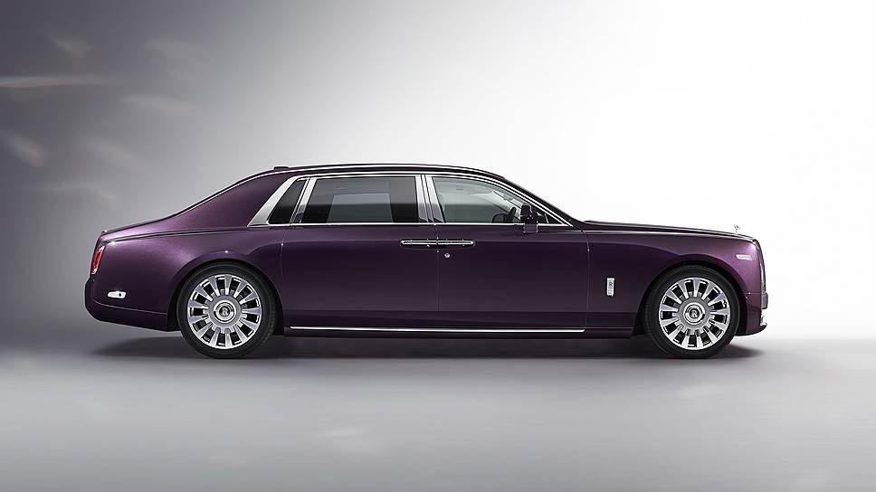 Деньги любят тишину, поэтому в конструкции Rolls-Royce Phantom использовано около 130 кг звукоизолирующих материалов, а снаружи нанесен 6-миллиметровый слой специального лака. Пористые материалы и войлок в структуре кузова, а также особая пена в противошумных  шинах делают на Phantom VIII тишайшим