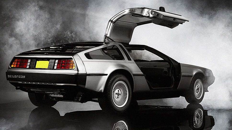 DeLorean DMC-12 был разработан  Italdesign Giugiaro и выпускался в Северной Ирландии для американского рынка с 1981 по 1983 год