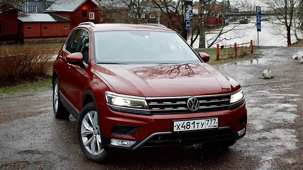 Этот автомобиль создан прагматиками и потому универсален. За рулем Tiguan легко представить как молодую женщину, так и седобородого дедушку. С уверенностью, что выбором машины они весьма довольны