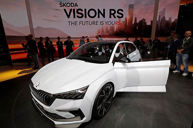 Гибридный Skoda Vision RS — видение спортивного хэтчбека чешской маркой. Серийной модель вряд ли станет, но ляжет в основу нового Skoda Rapid