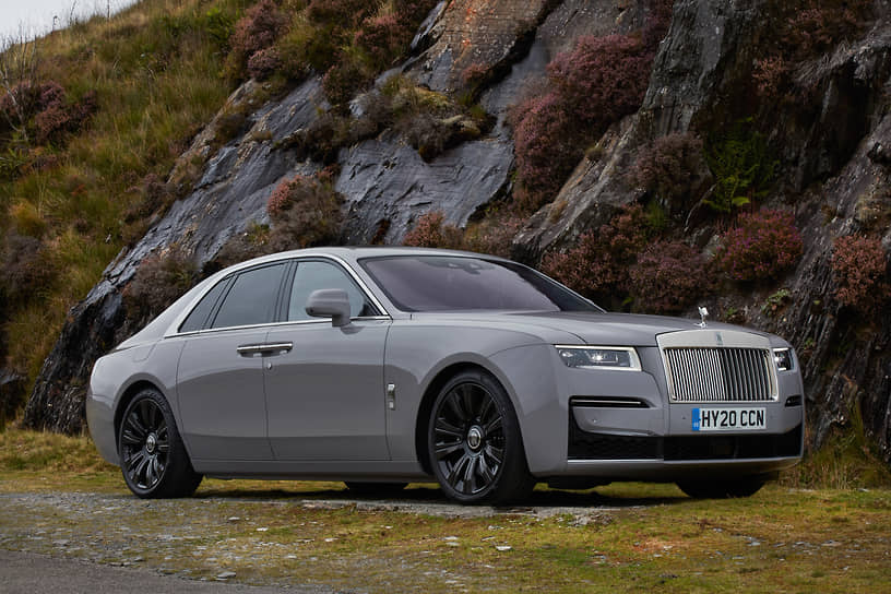 &lt;b>Rolls-Royce Ghost&lt;/b>. Каждый новый Rolls-Royce — событие, а Ghost — ещё и целая революция по меркам британского бренда. Автомобиль стал первой в истории марки легковой моделью, получившей полный привод.  6,75-литровый V12 есть и у флагманского Phantom, но полный привод и ряд других технических новинок — только у Ghost, который, кстати, по своим габаритам в версии EWB вплотную приблизился уже к Phantom.
