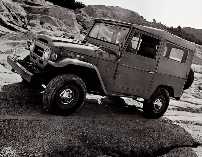 В 1955 году начался выпуск нового поколения внедорожников под именем Land Cruiser (серия 20). В отличие от предшественника машина сразу проектировалась под гражданские нужды, оставаясь при этом, по сути, грузовиком. В современной классификации Toyota BJ и ее последователи (20, 40 и 70 модели) относятся к классу Heavy Duty
