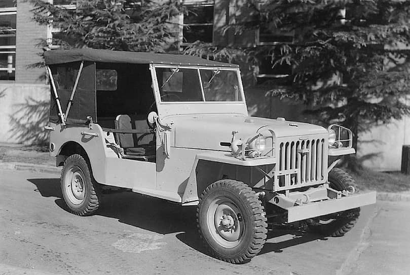 В 1951 году по заказу США в Японии началось производство военной модели Toyota Jeep BJ (в качестве образца был взят американский Jeep Willys). На это время это был единственный автомобиль, забравшимся своим ходом на японскую гору Фудзи