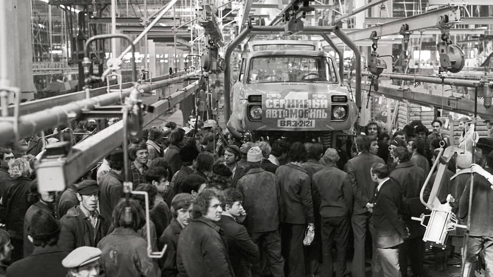 5 апреля 1977 года &lt;a href=&quot;/doc/5282271&quot;>началось&lt;/a> серийное производство внедорожника ВАЗ-2121 «Нива».