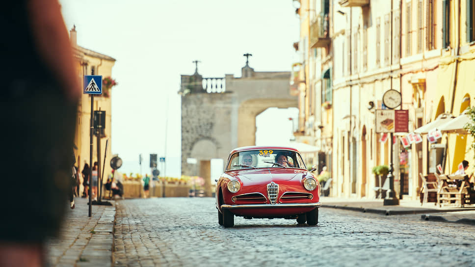 Участник гонки под номером 399 — Alfa Romeo 1900 C Supersprint Touring