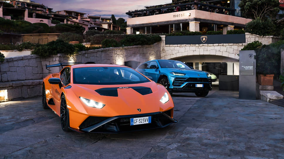 Automobili Lamborghini четвертое лето подряд открывает свой фирменный временный лаундж в Порто-Черво на Сардинии, где владельцы и новые клиенты по предварительной записи до 11 сентября могут, как говорится в пресс-релизе компании, «обогатить свои впечатления», заказав тест-драйв линейки Urus и Huracan